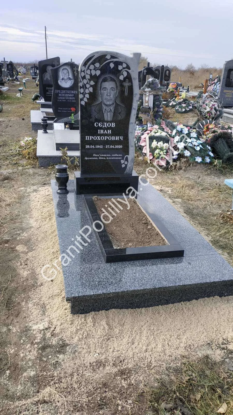 Подвійний пам'ятник з граніту - Кам'янець-Подільський | GranitPodillya